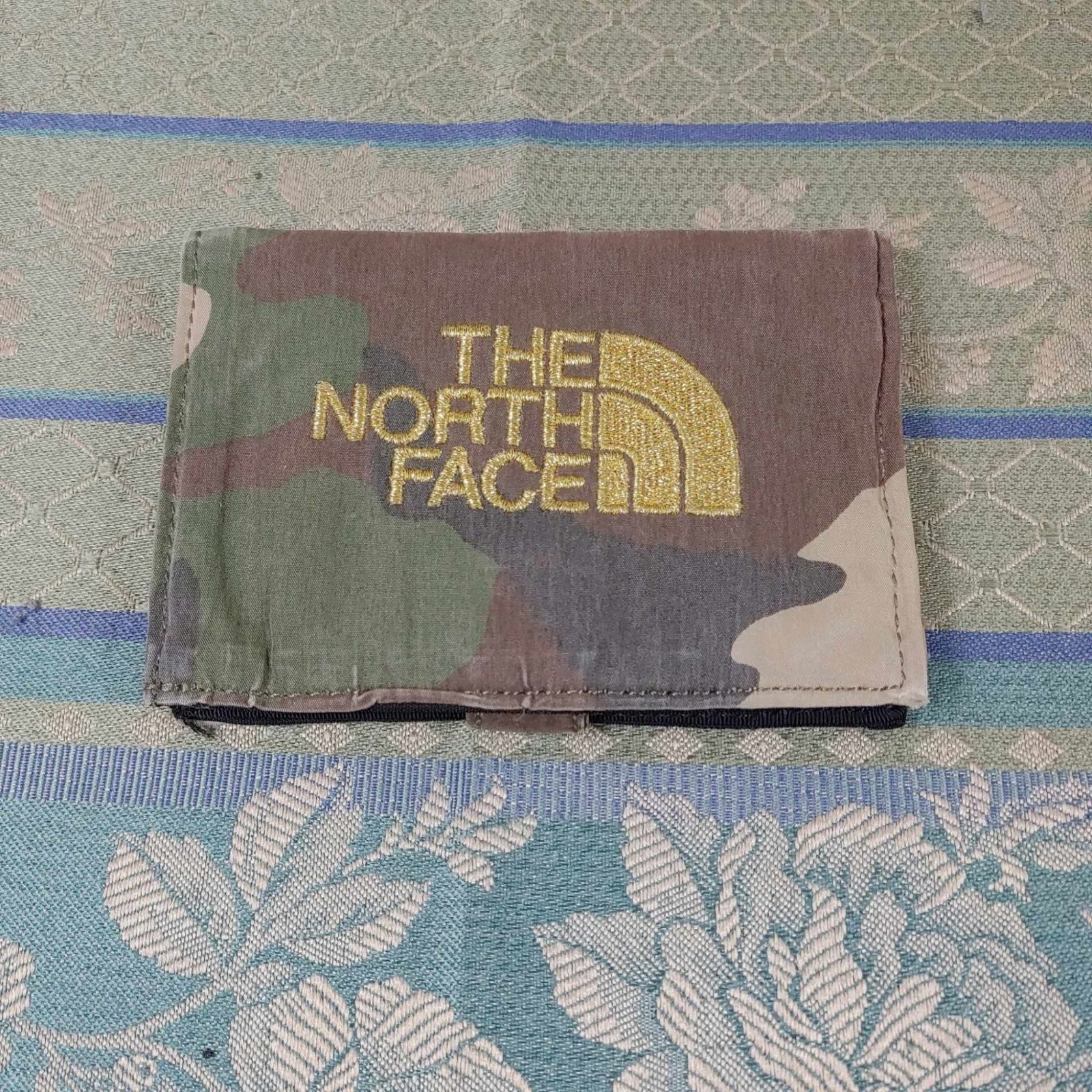 THE NORTH FACE ザノースフェイス 財布 二つ折り 刺繍 ワンポイント