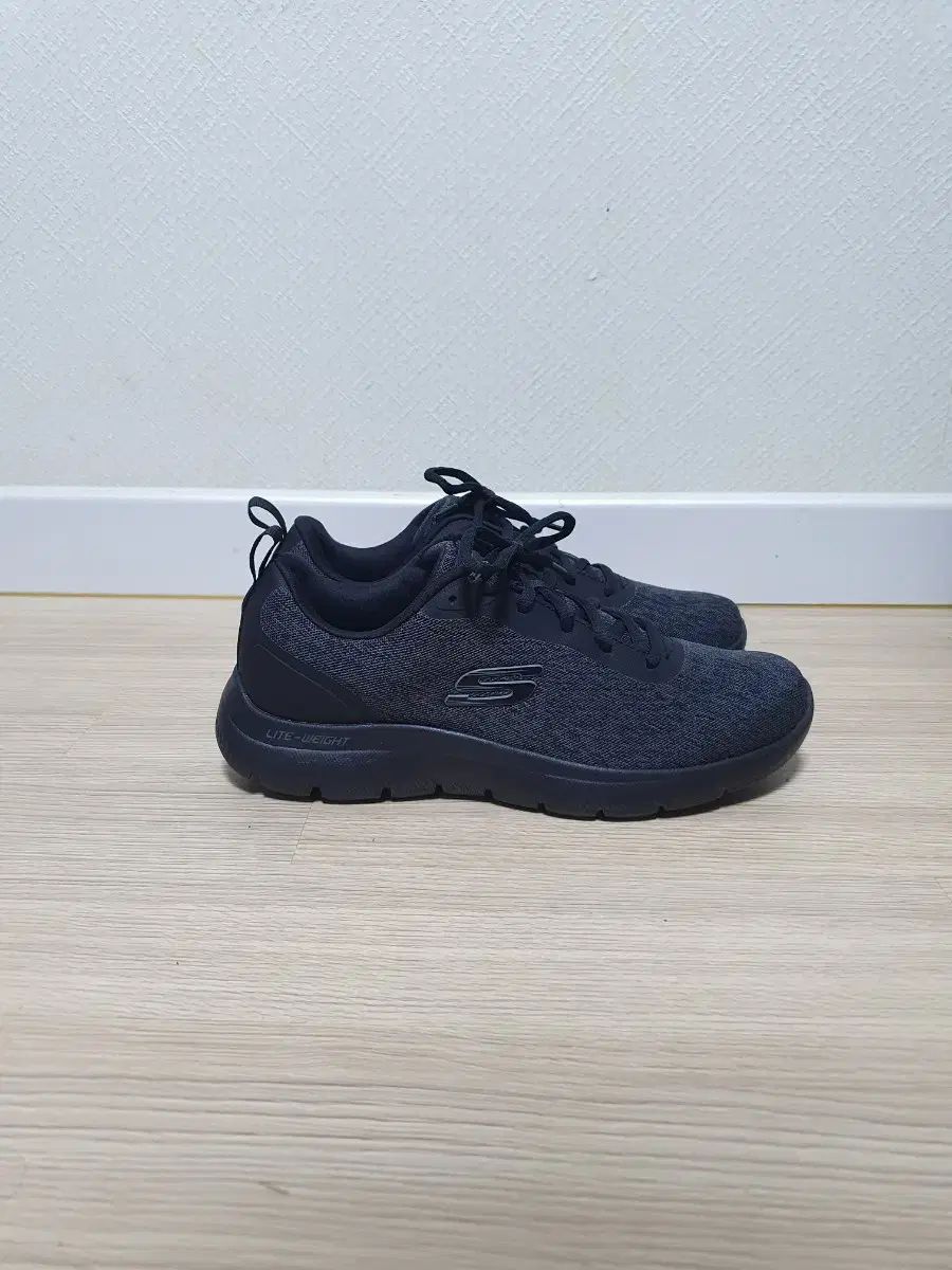 【雷市場（ポンジャン）商品韓国直送】SKECHERS(スケッチャーズ) スニーカー サイズ 265