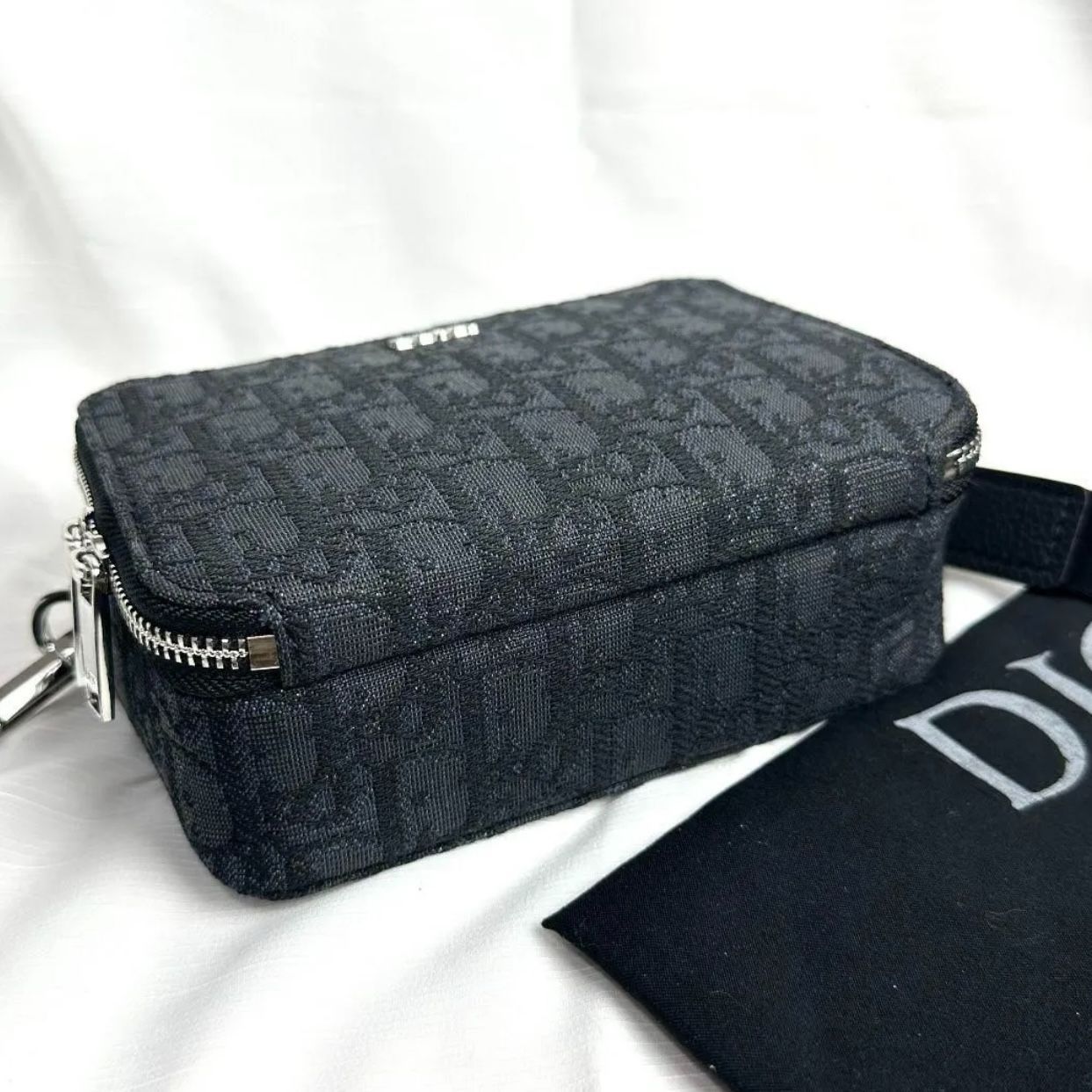 美品 DIOR メンズ 斜め掛けショルダーバッグ - メルカリ 