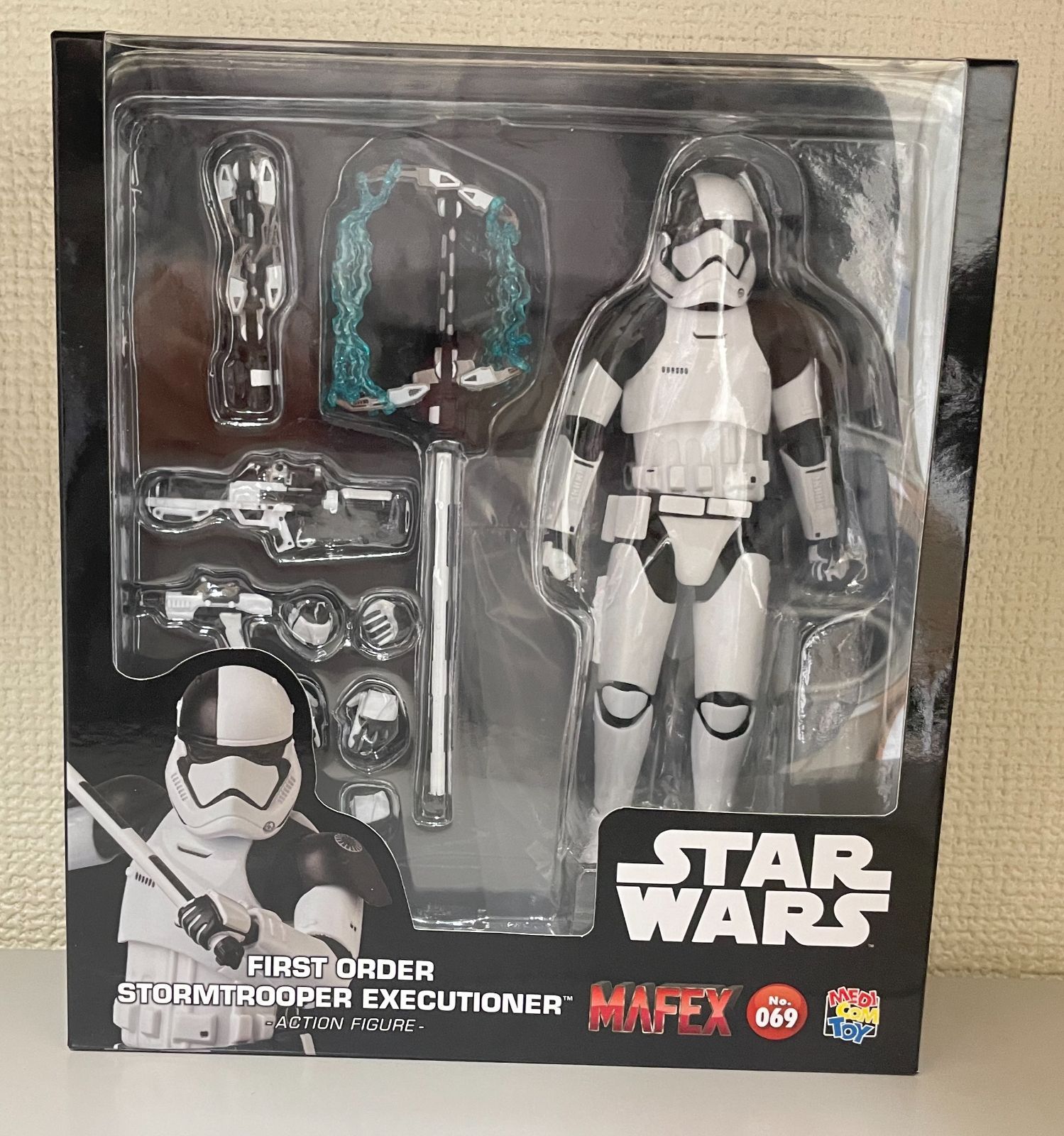 MAFEX マフェックス No.69 ファーストオーダー ストームトルーパー EXECUTIONER (TM) 全高約160mm 塗装済み完成品 フィ MAFEX マフェックス No.69 ファーストオーダー ストームトルーパー