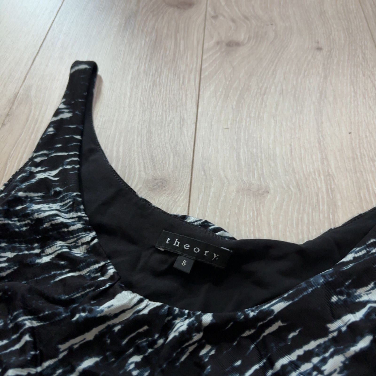 Theory ノースリーブミニワンピース 新品未使用 ZARA - 最終価格 ノースリーブ ひざ/ミニ丈 ワンピース セオリー