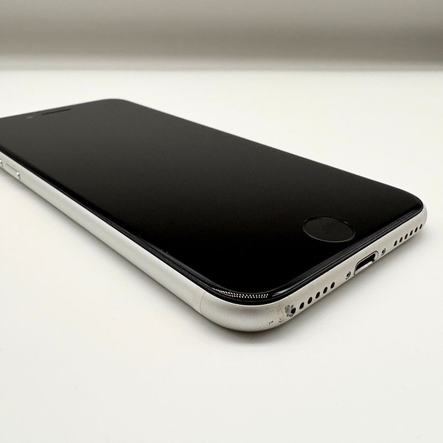 iPhoneSE2 第2世代 64GB SIMフリー Apple ホワイト docomo SIMロック