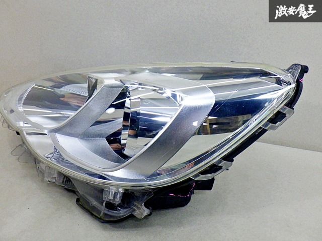 TOYOTA トヨタ 純正 NHP10 アクア 中期 ハロゲン ヘッドライト