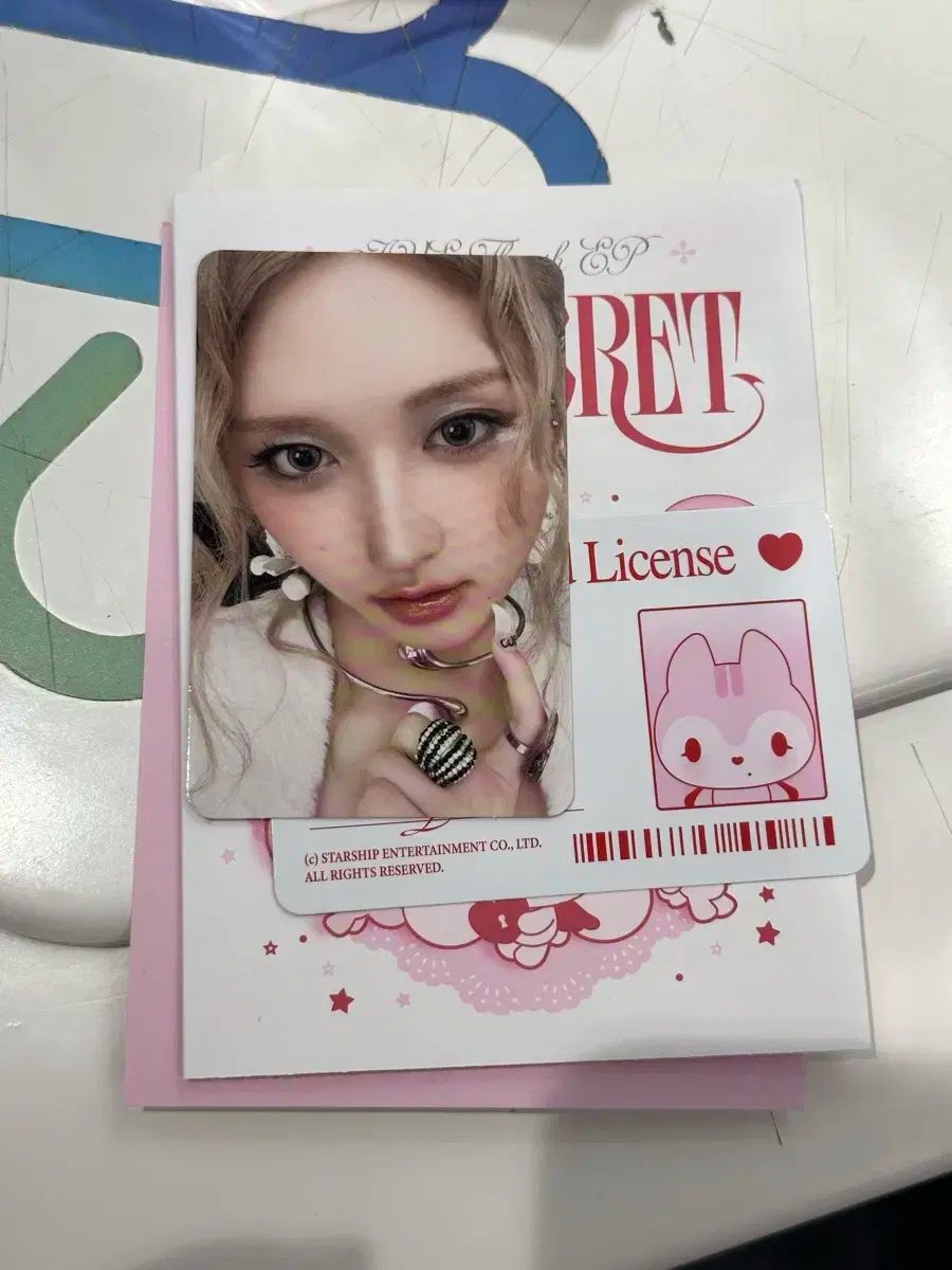 Amazon.co.jp: 公式品IVE MINIVE CHERRY クリスマスぬいぐるみ