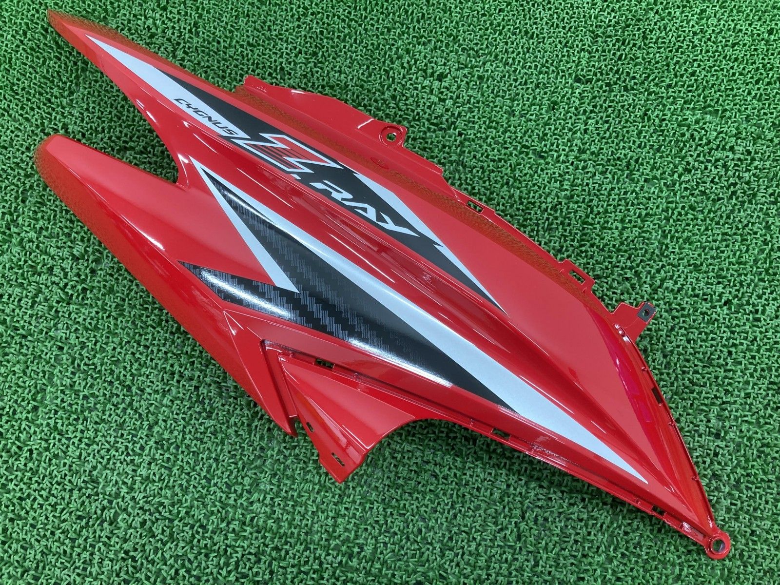 シグナスRAY-Z シートカウル 左 赤 1GC ヤマハ 純正 バイク 部品 CYGNUS レイズィー 極上品 ハイクオリティ 車検 Genuine 【中古】 86 シグナスRAY-Z シートカウル 右 赤 1GC ヤマハ 純正 バイク 部品