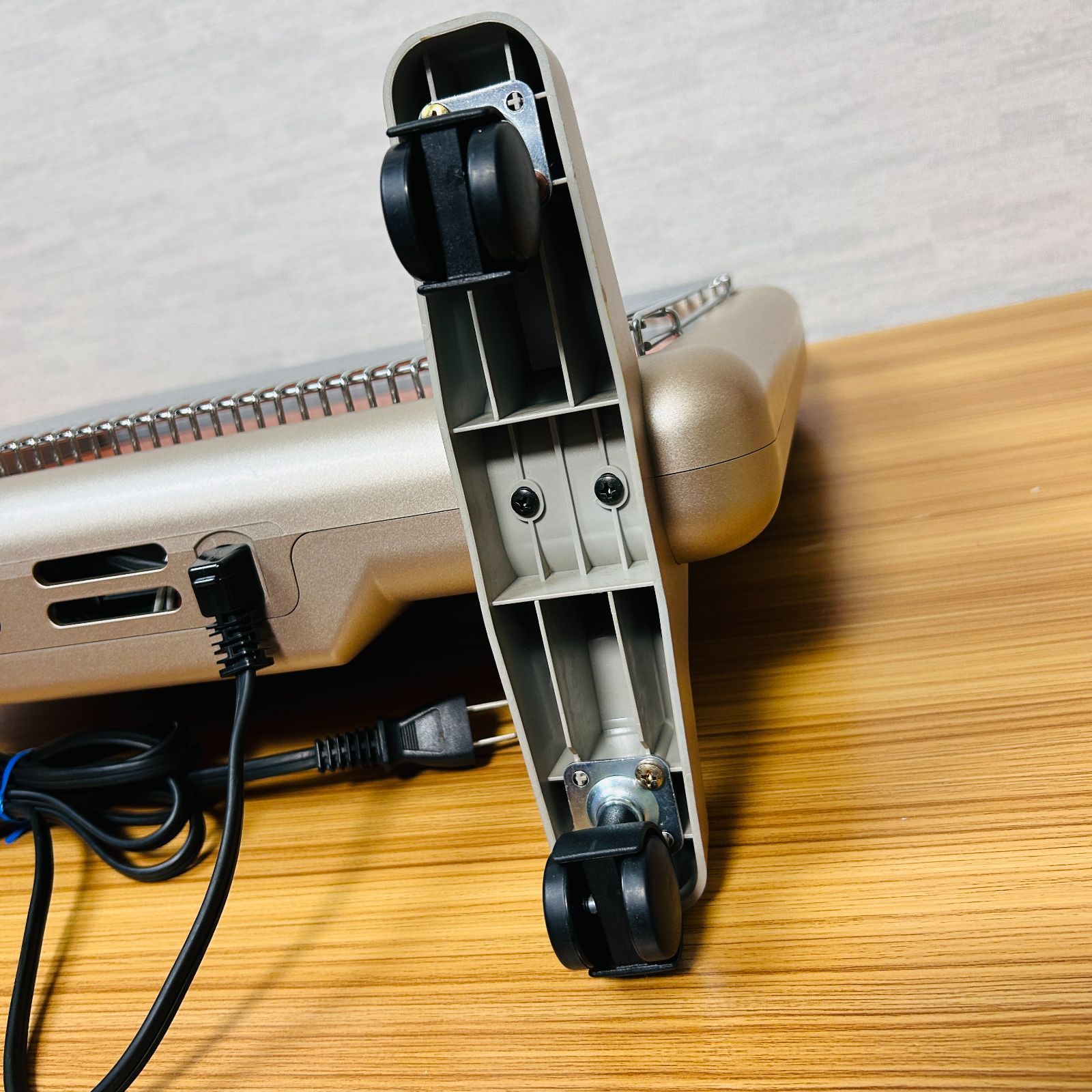 シャンパンゴールド 暖房機器