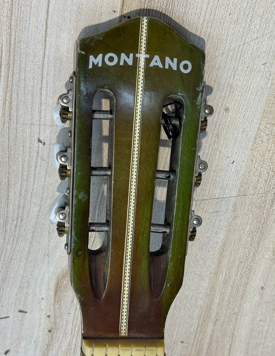 Montano guitar  No.新58（実用不向きの為、オブジェに） Montano guitar No.新58（実用不向きの為、オブジェに） - メルカリ