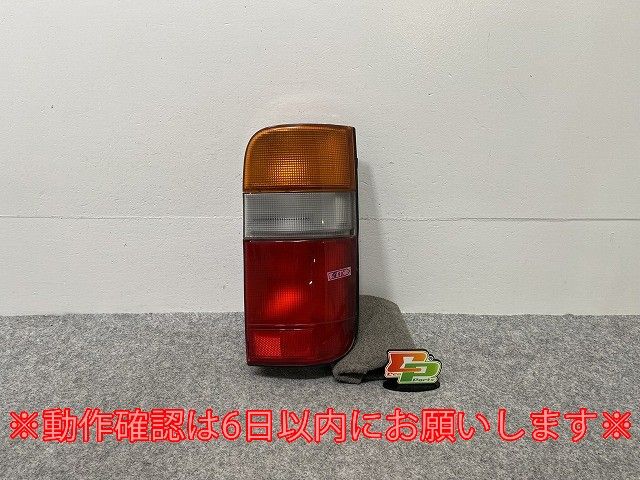 ハイエース/レジアスエース 100系 純正 右 テールランプ/ライト/レンズ