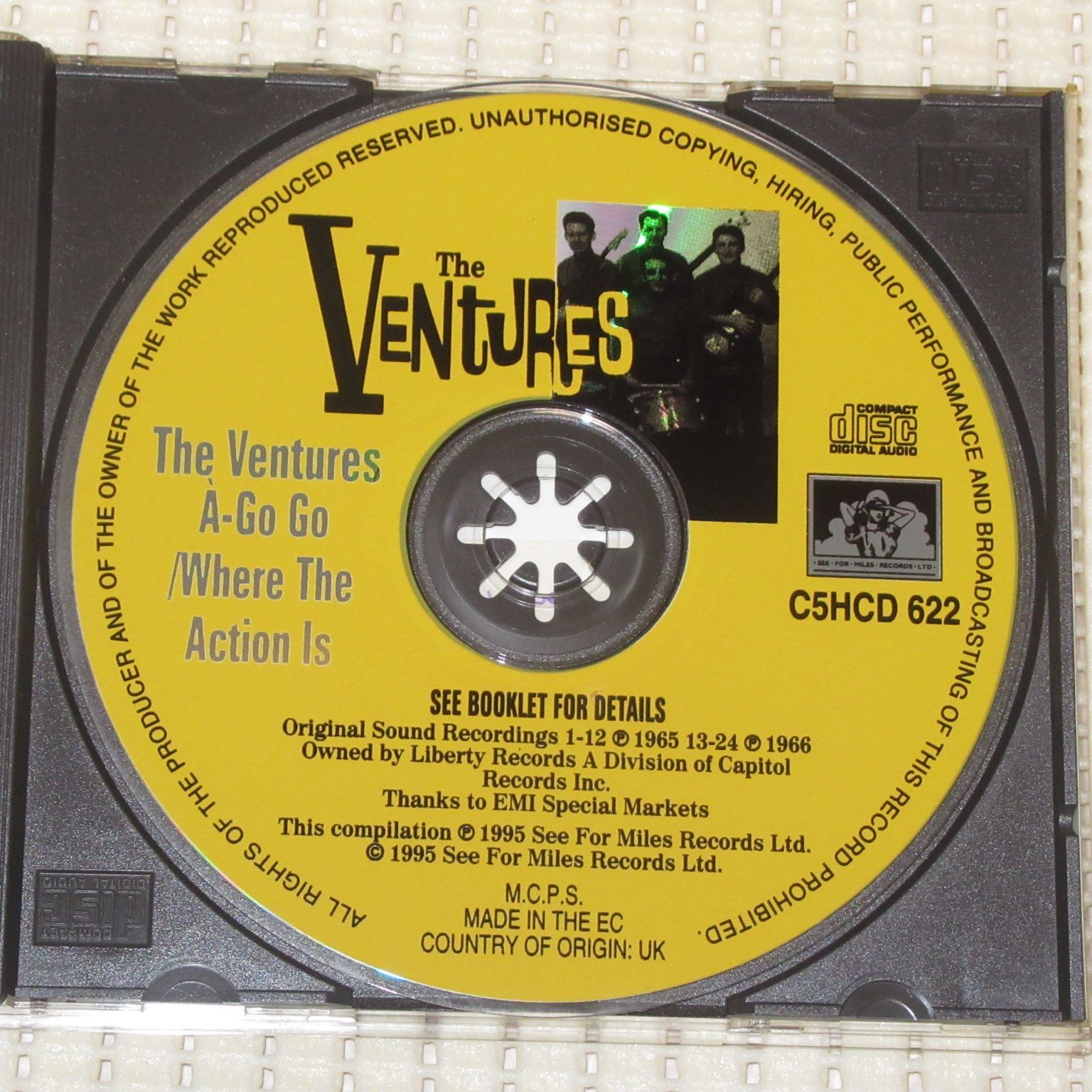 CD THE VENTURES A GO-GO / WHERE THE ACTION IS 2ON1 C5HCD 622 全24 