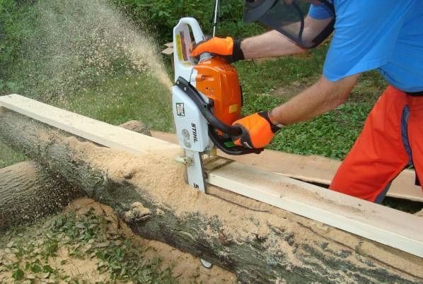 チェーンソー製材機 Timber Cutting Guide - 毎日発送してますが、明日