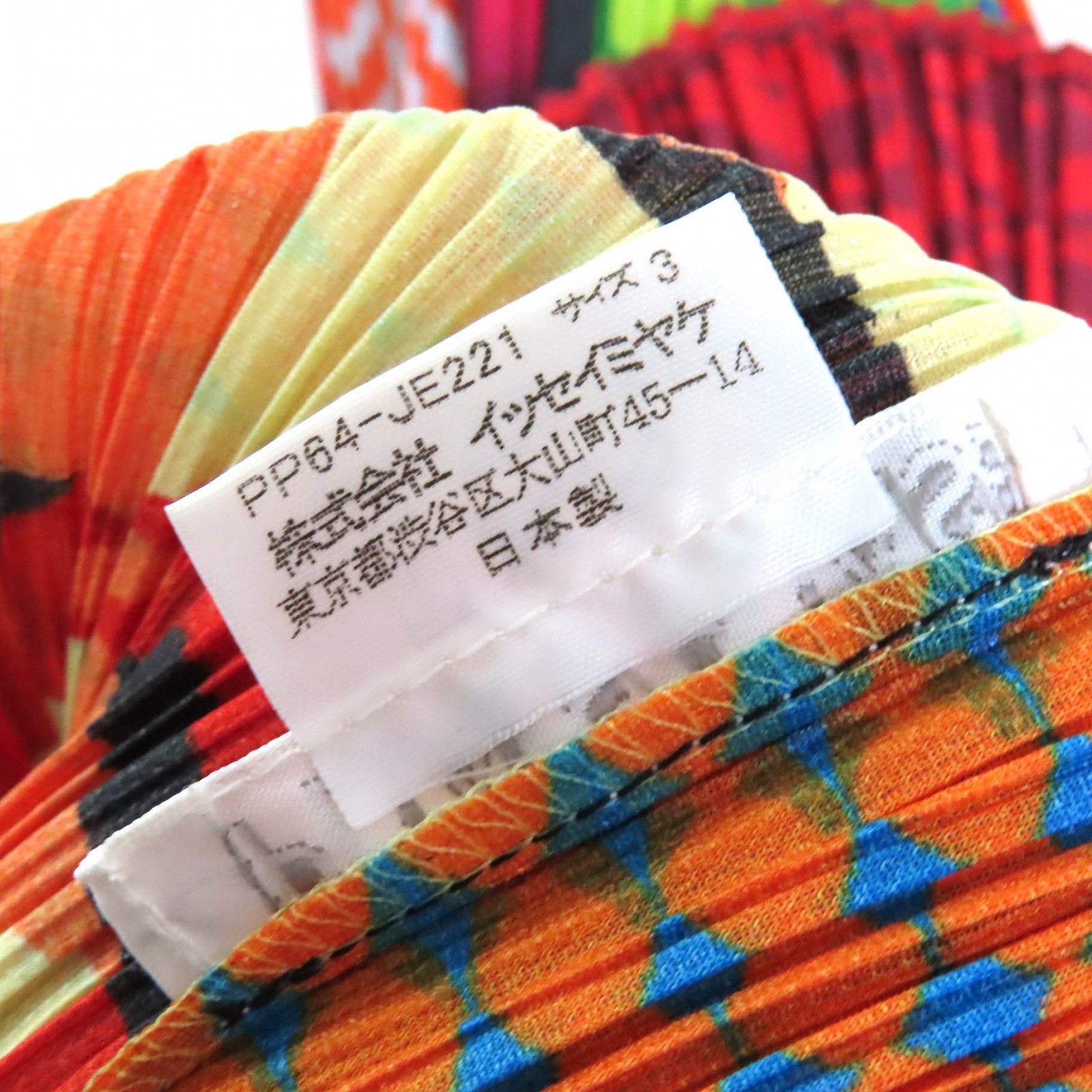 プリーツプリーズ イッセイミヤケ デニム転写 ミニスカート ボタン フリーサイズ ISSEY MIYAKE SPRING SUMMER 2025 コレクション 27