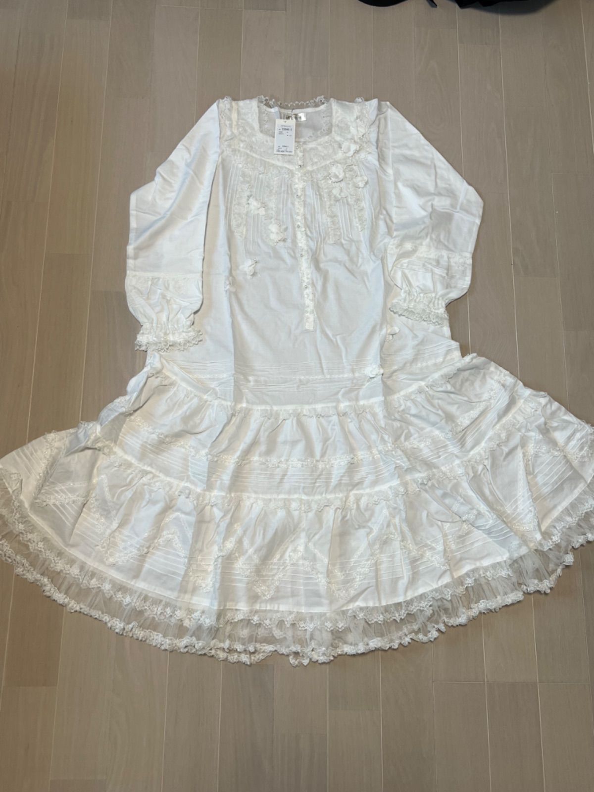 ヒスクローネ・エプロンドレス かわいいホワイト レースエプロン