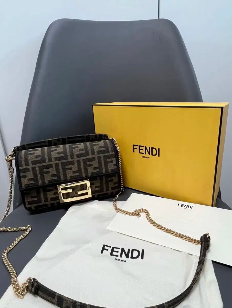 FENDI フェンディ ミニ バゲット ブラウン ファブリック