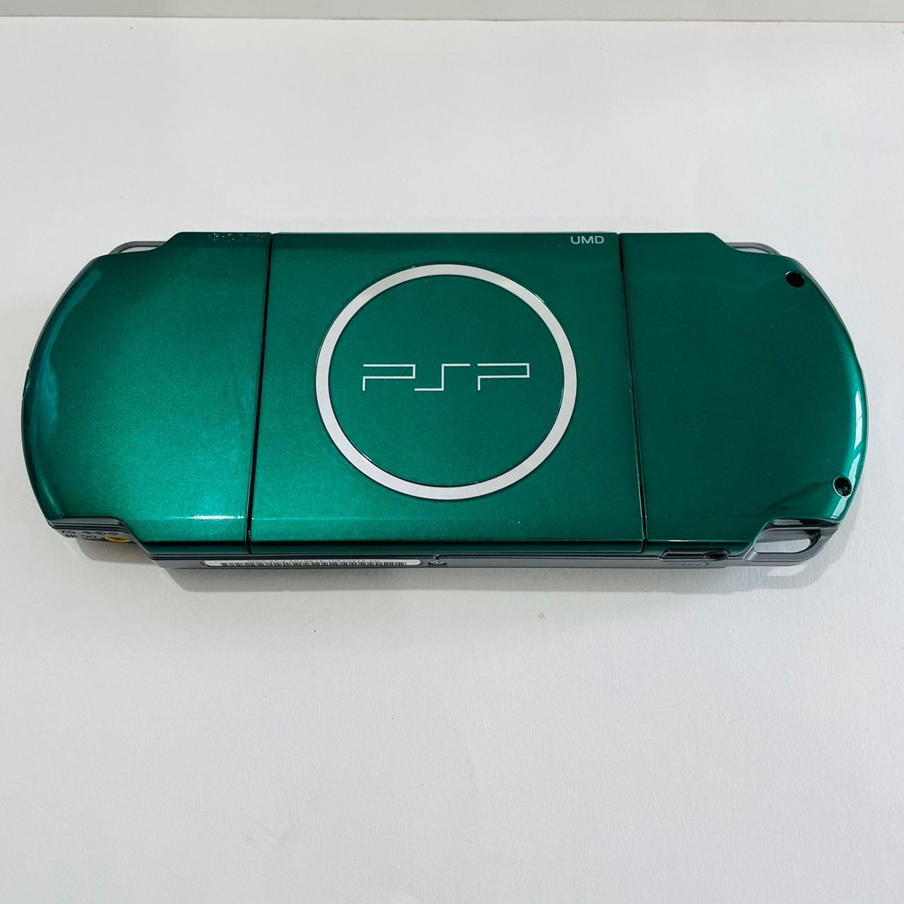 【極美品】PSP-3000  付属品完備　純正バッテリー　4㎇メモリー