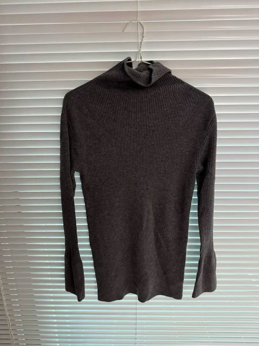 UMER ユメル スリット ハイネック ニット