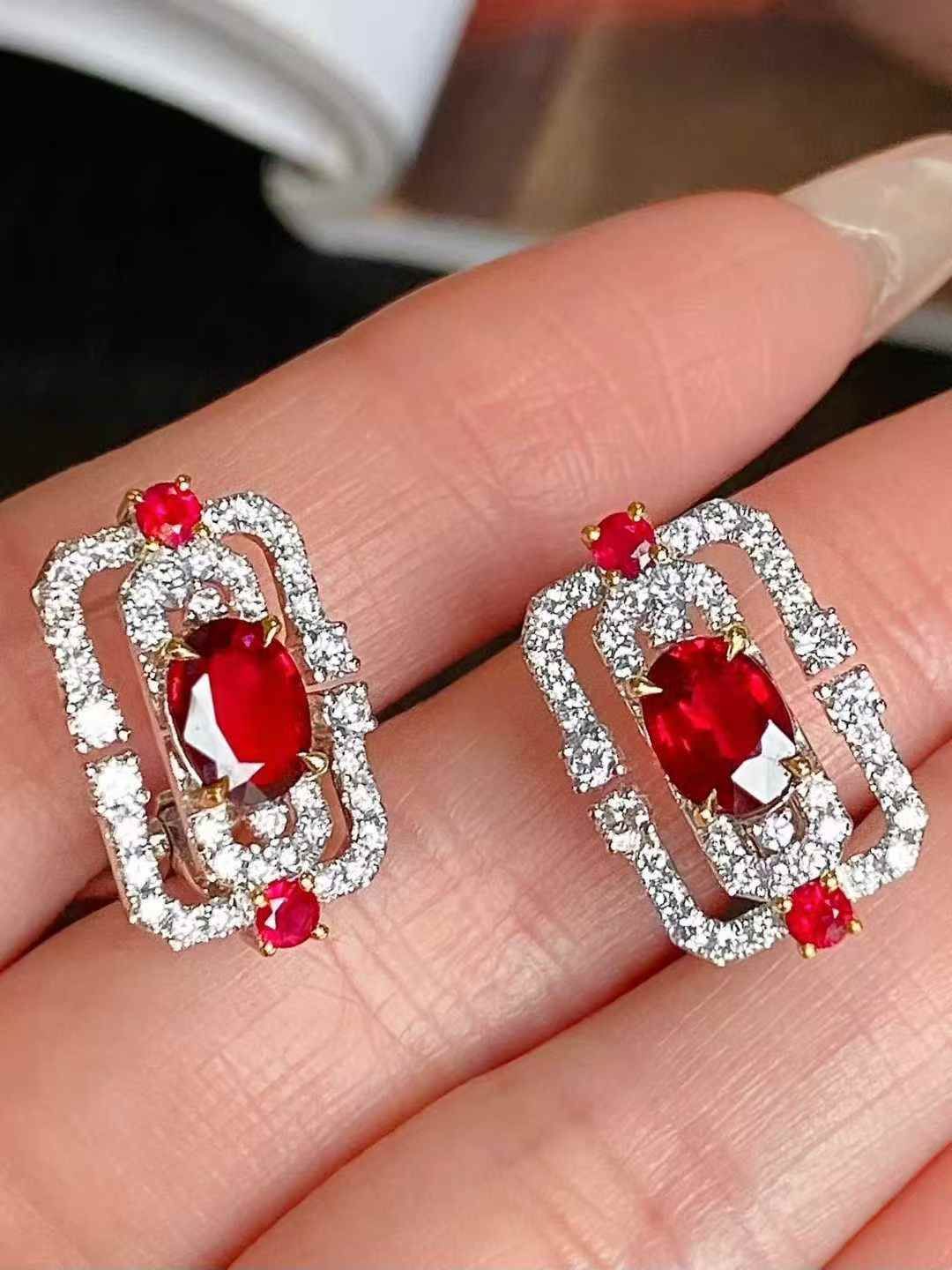 AIGS鑑別書付 ピジョンブラッドルビー ピアス 1.36ct天然ルビー 未加熱