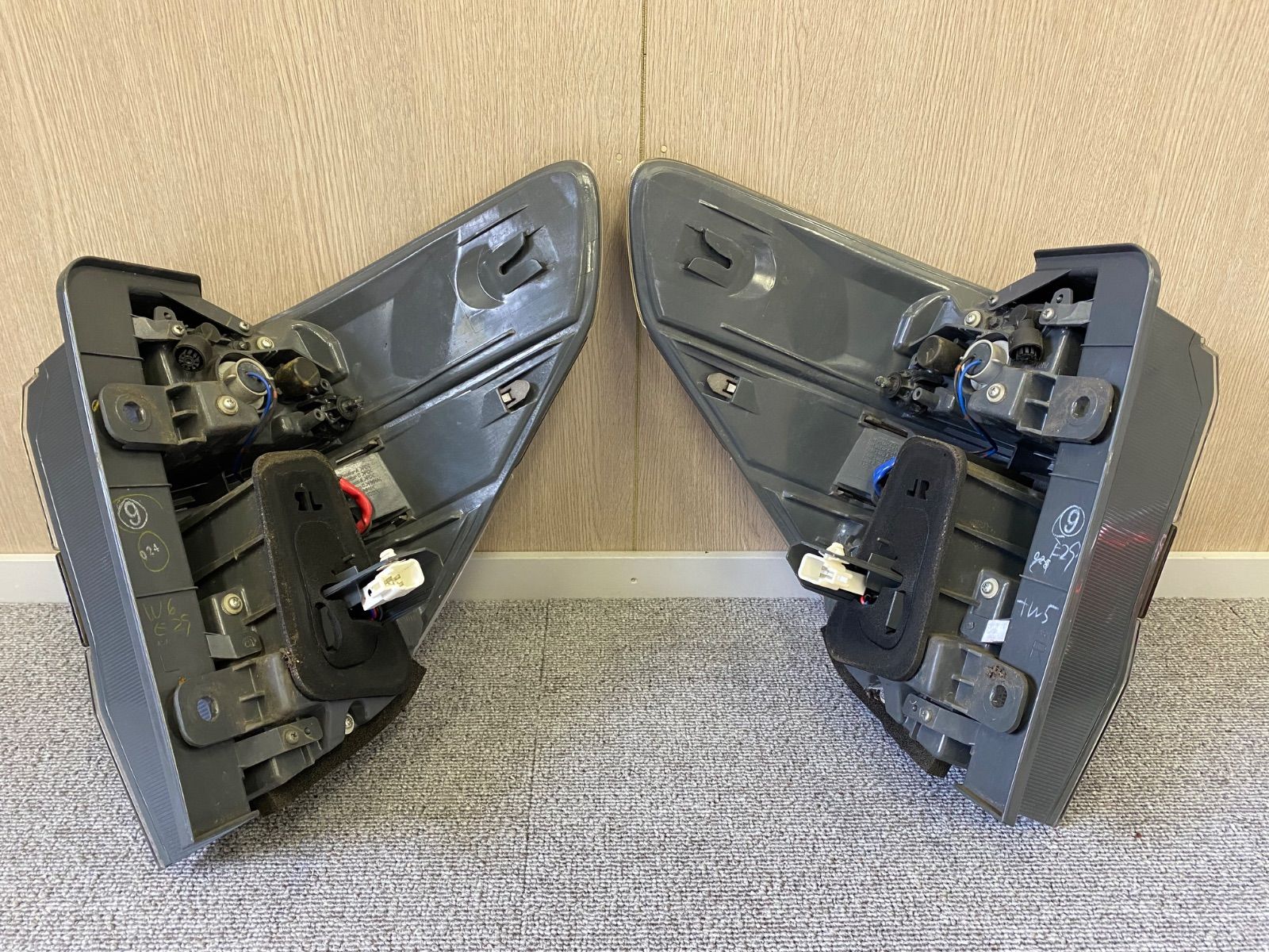 トヨタ 20 ヴェルファイア テールランプ 右左セット ヴェルファイア