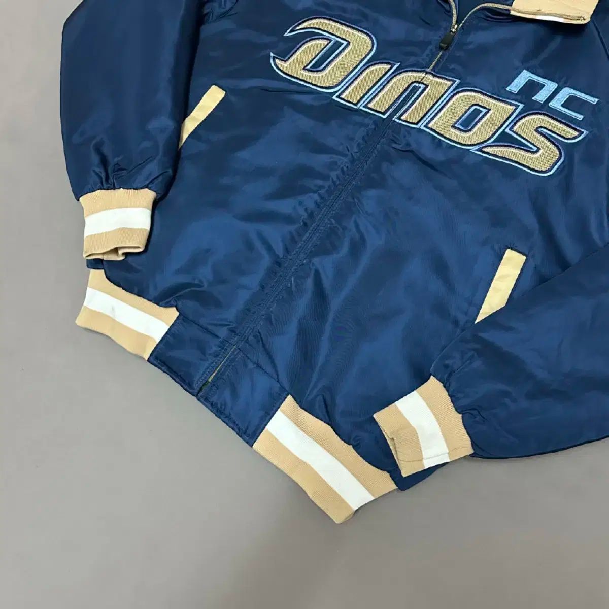 NCダイノス ウィンタージャンパー