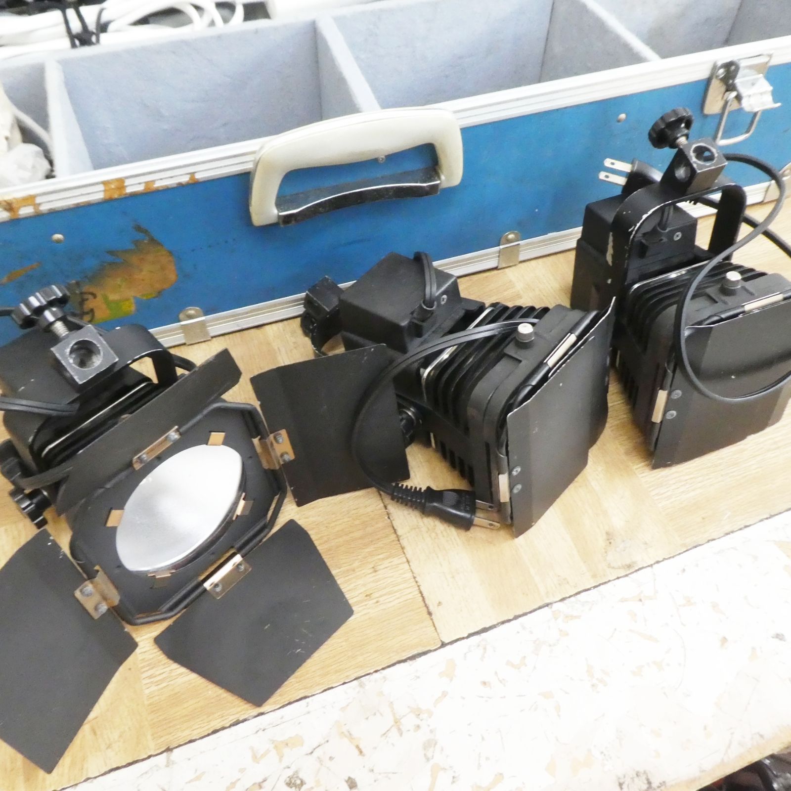 ■RDS ビデオライト　LQMF-Ⅱ　三脚付き２セット　500W ■984