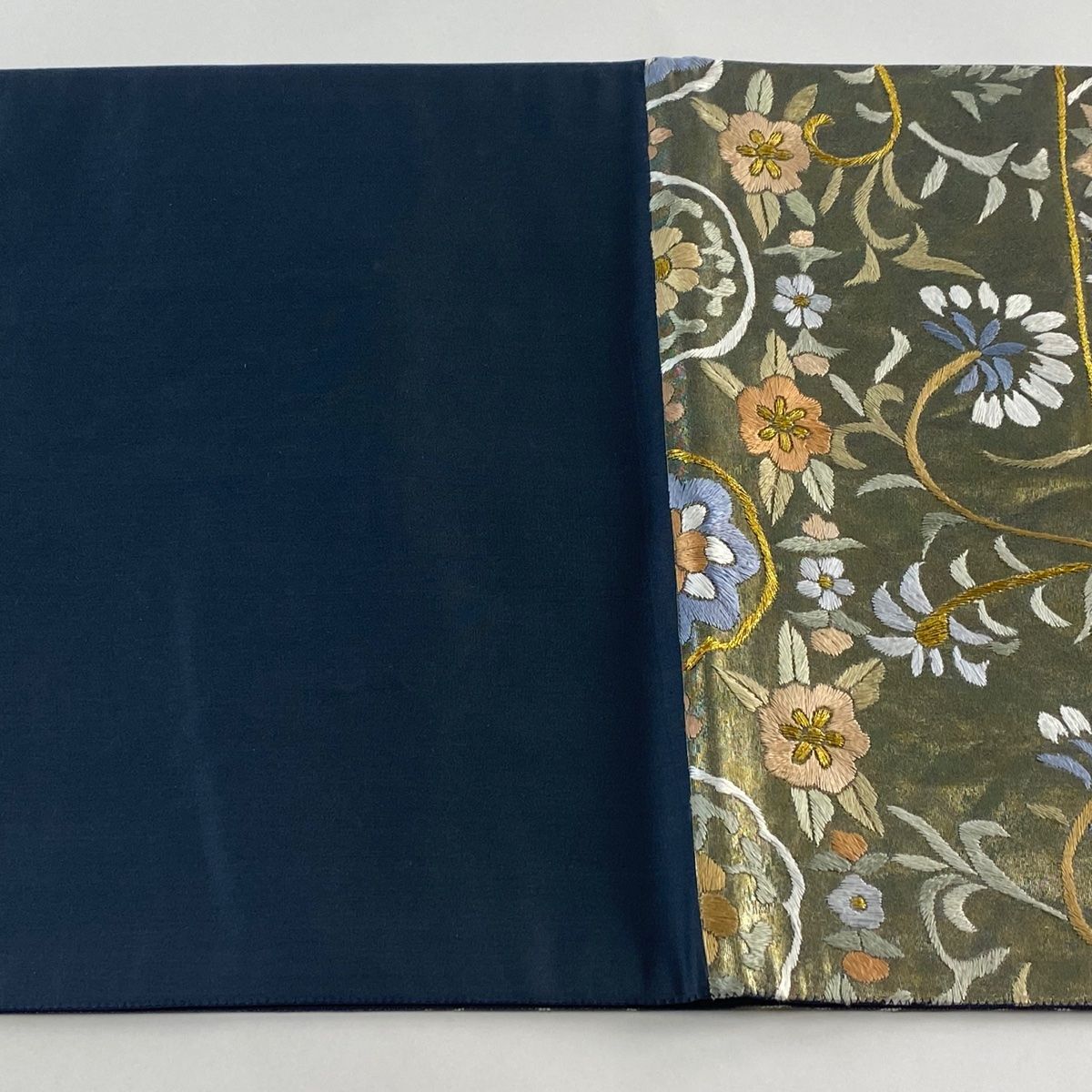 袋帯 秀品 向かい鳥 華文 金糸 箔 金色 六通 正絹 【中古】｜袋帯
