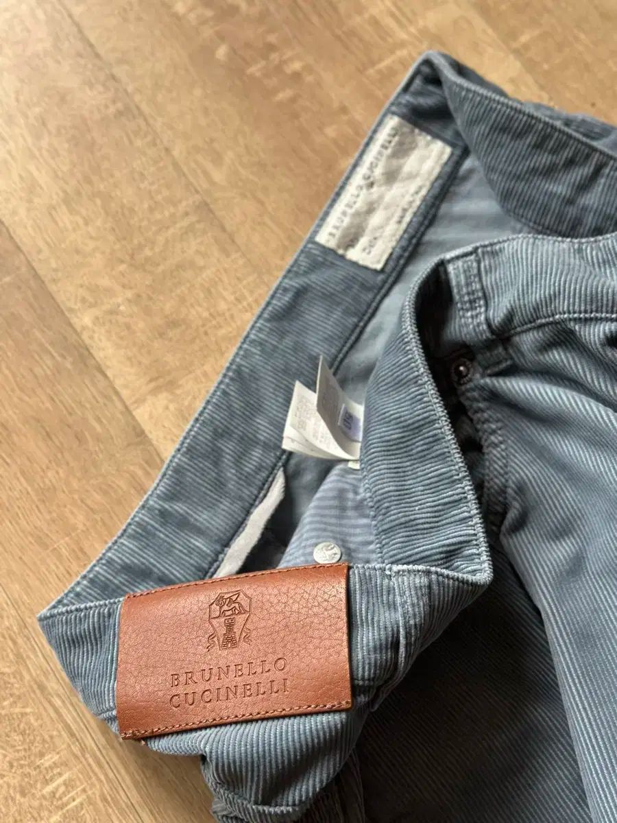 ブルネロクチネリ コーデュロイ