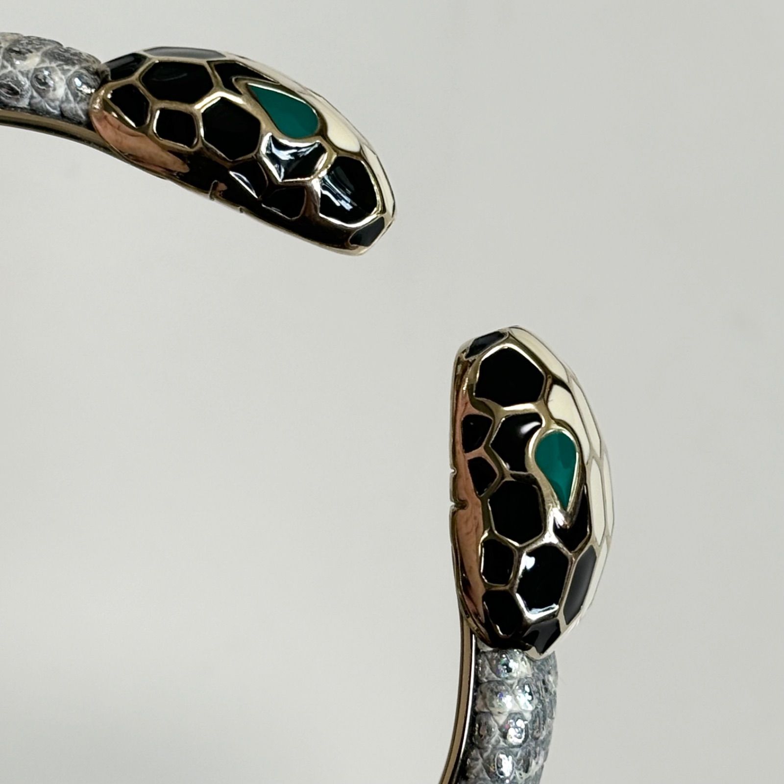 BVLGARI ブレスレット スネークスキン モチーフ　イタリア製 BVLGARI（ブルガリ） ブレスレット セルペンティ バングル スネーク