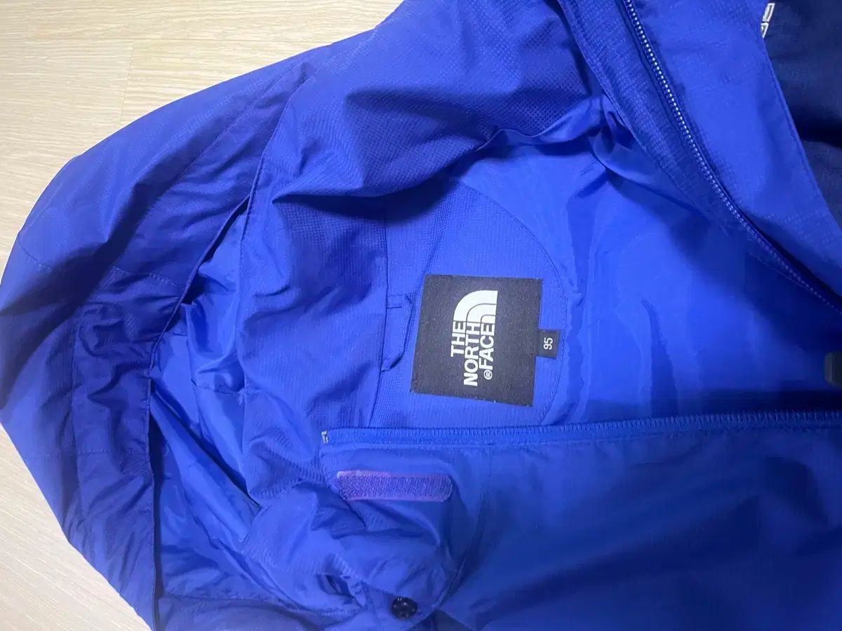 ノース ハイイベント ウィンドブレーカー