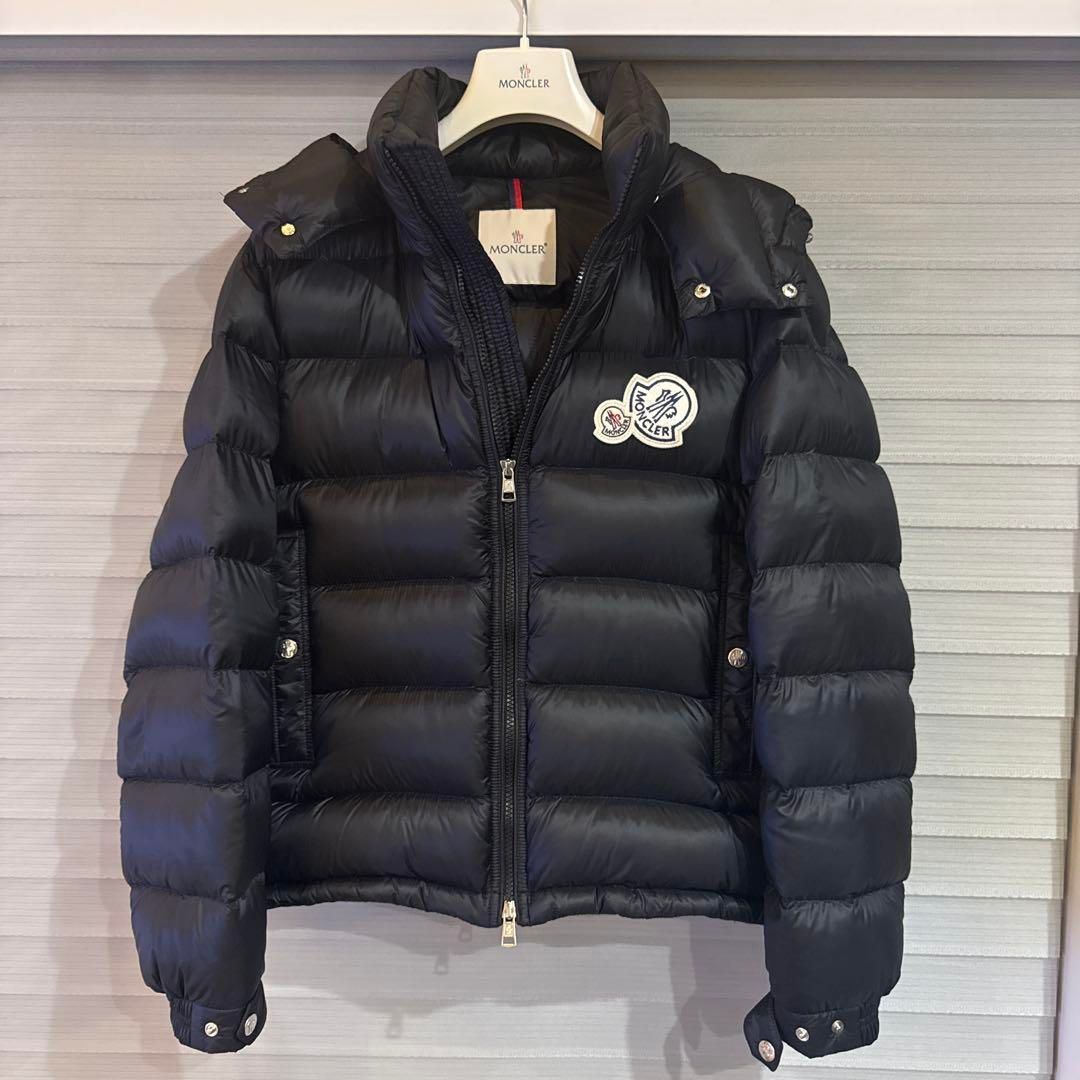 美品MONCLER ブラック ダウンジャケット ブラマント - メルカリ 美品MONCLER ブラック ダウンジャケット ブラマント - メルカリ