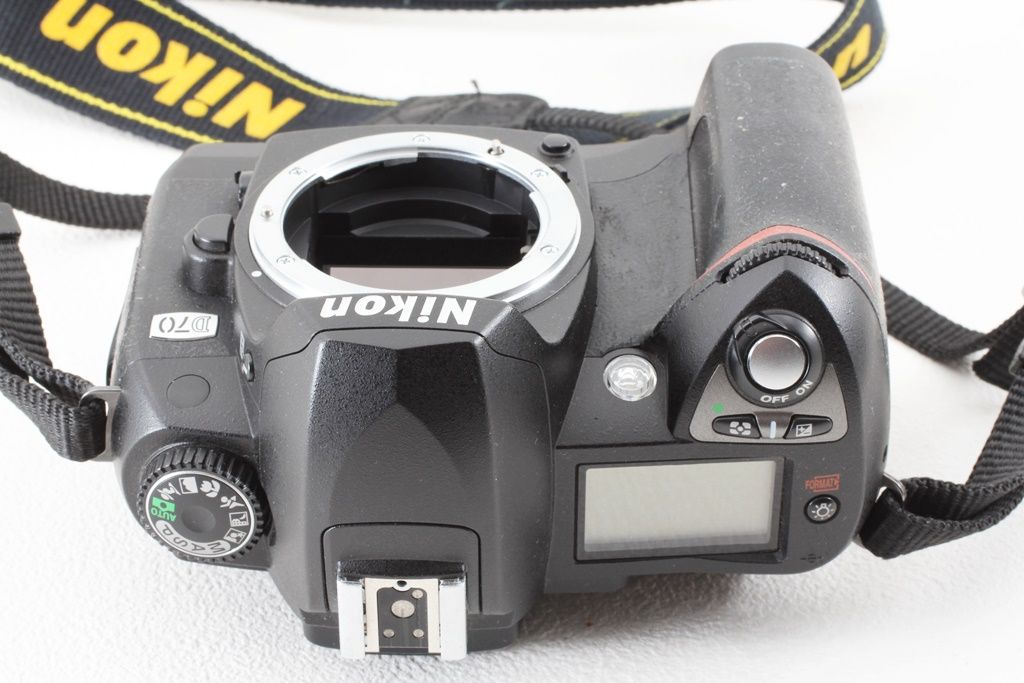 ジャンク Nikon ニコン D70 ボディ 610万画素 デジタル 一眼