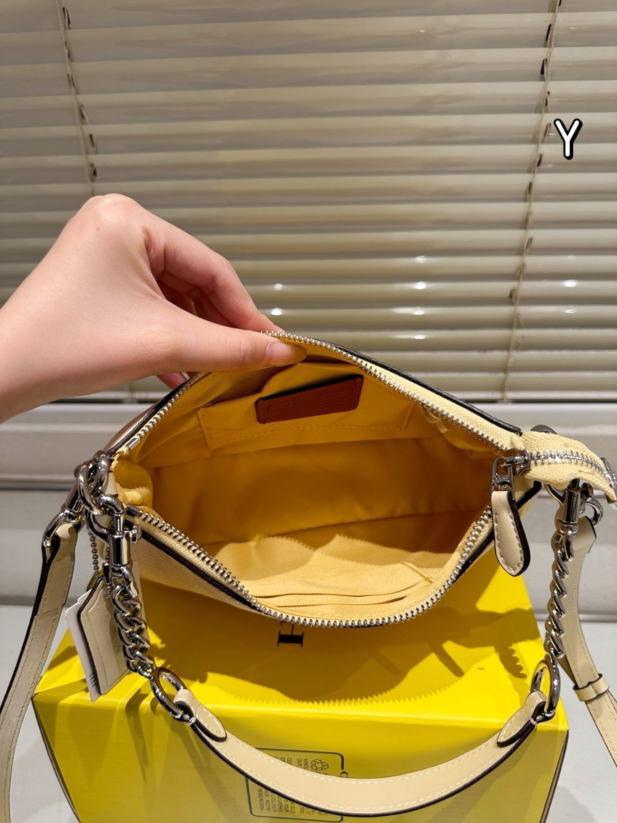 今日特価】COACH Teri ショルダーバッグ（アンダーアーム