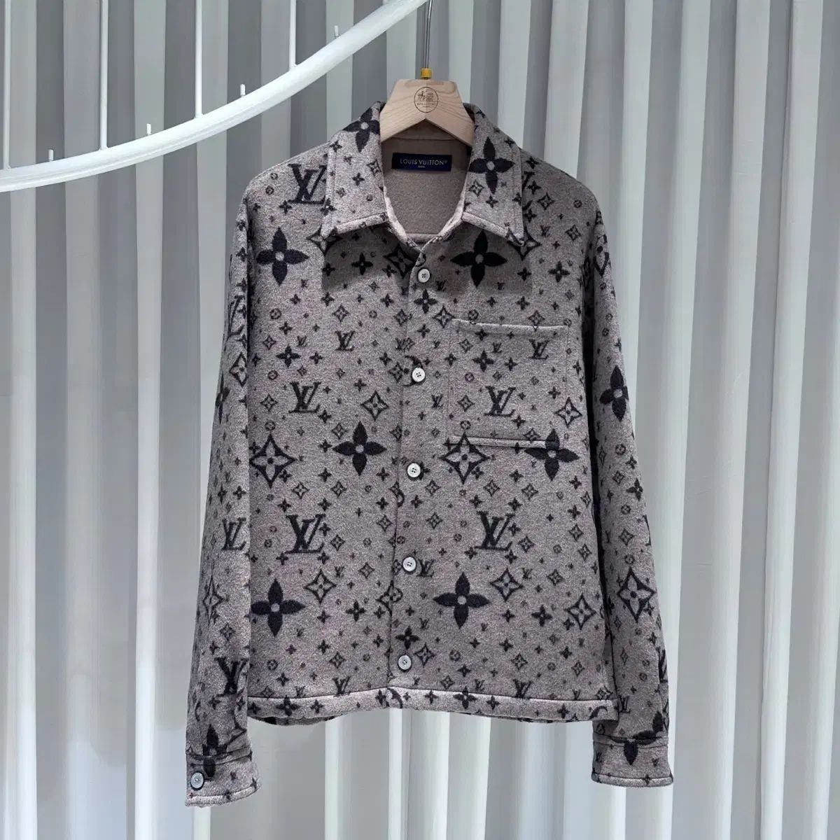 【クラシカルな装いに】Louis Vuitton ジャカードオーバーシャツ 48 / Louis Vuitton(ルイヴィトン) モノグラム ダブルフェイス