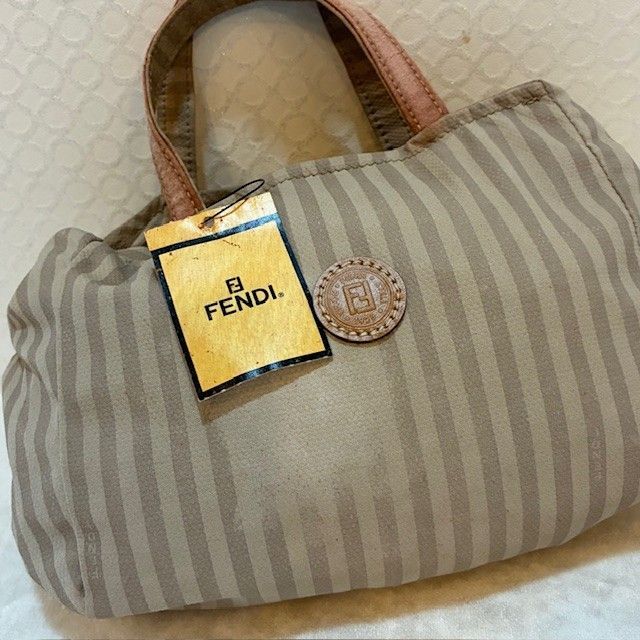 激レア✨ FENDI フェンディ ハラコ ミニポーチ FENDI】フェンディ ミニピーカブー Peekaboo 8BN227