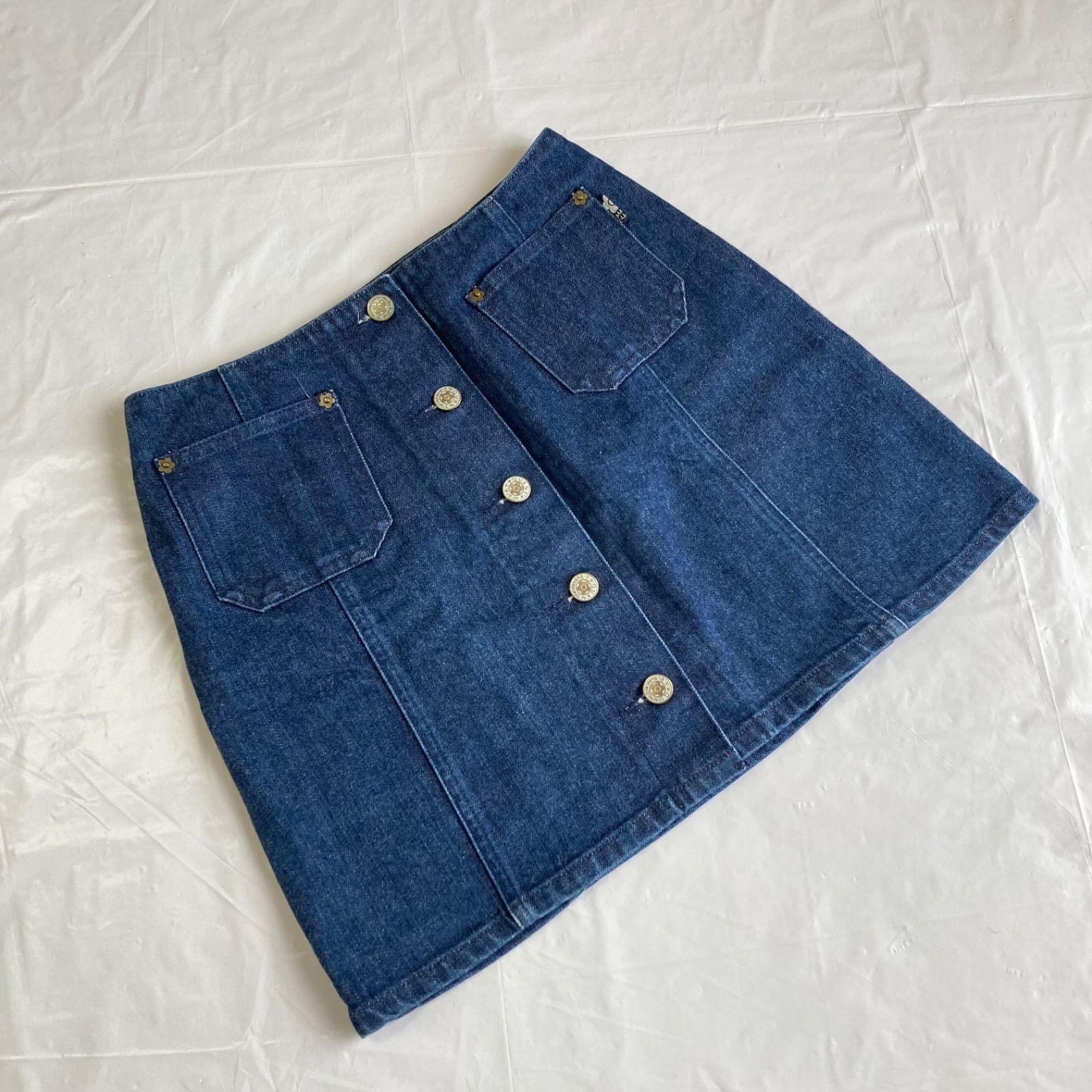 A273 MARYQUANT マリークワントMサイズ コットン 濃ゆい青のデニムスカート前はボタン MARYQUANT マリークワント 黒 シースルーフード付きパーカー透け感あり