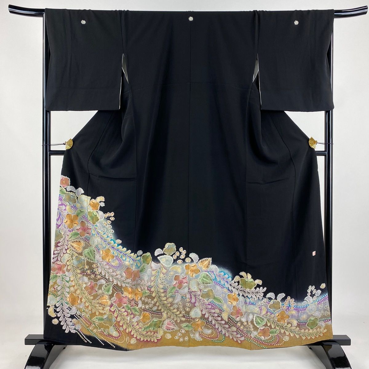 黒留袖 身丈160cm 裄丈67.5cm L 袷 落款 草花 金彩 絞り 黒 正絹 秀品