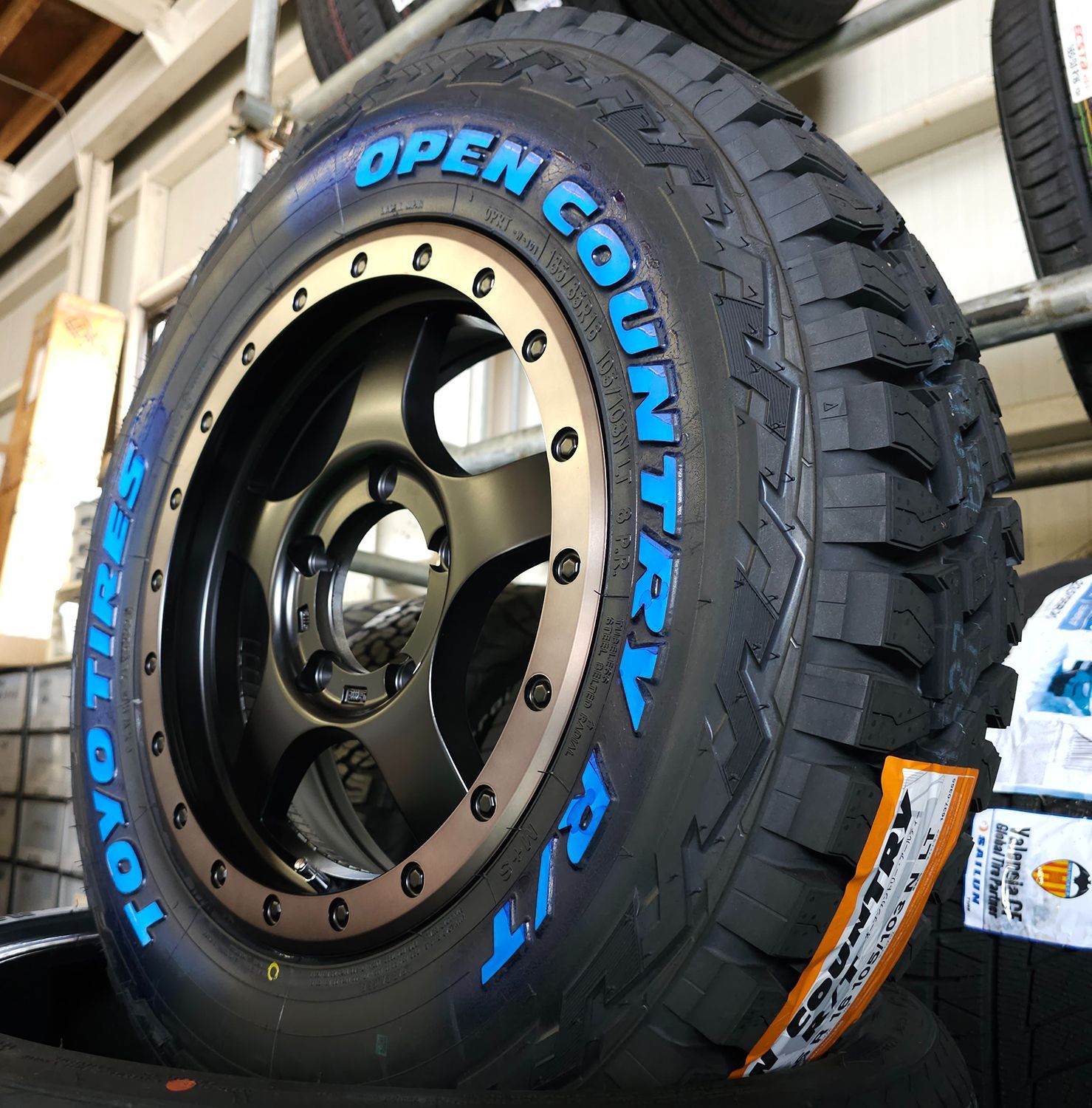 TOYO TIRES ジムニー JB23 JB64 16インチ タイヤホイール 4本セット トーヨー オープンカントリーRT ホワイトレター 185/85R16 BDX05 マットブラック