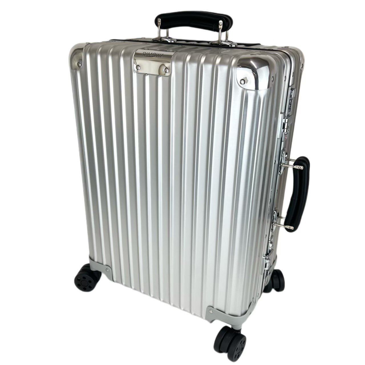 RIMOWA リモワ クラシック キャビンs シルバー Classic Cabin S Aluminum Small Carry-On Suitcase | Silver