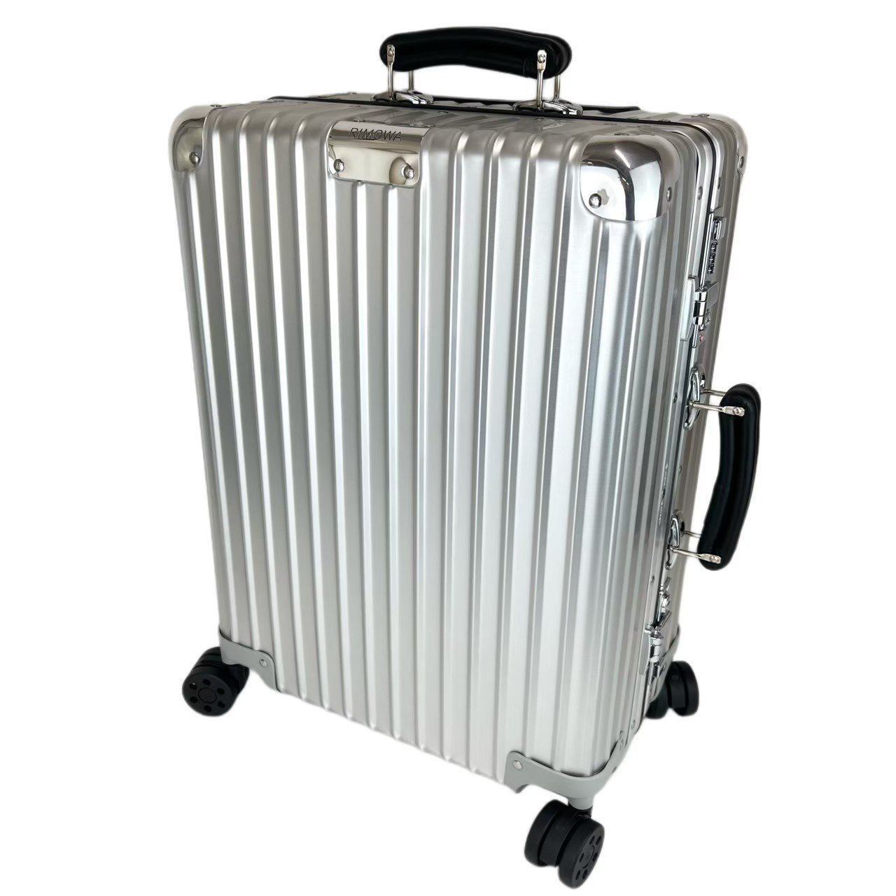 新品未使用 RIMOWA リモワ Classic Cabin 36L クラシックキャビン 36L Silver シルバー アルミニウム スーツケース  キャリケース - メルカリ