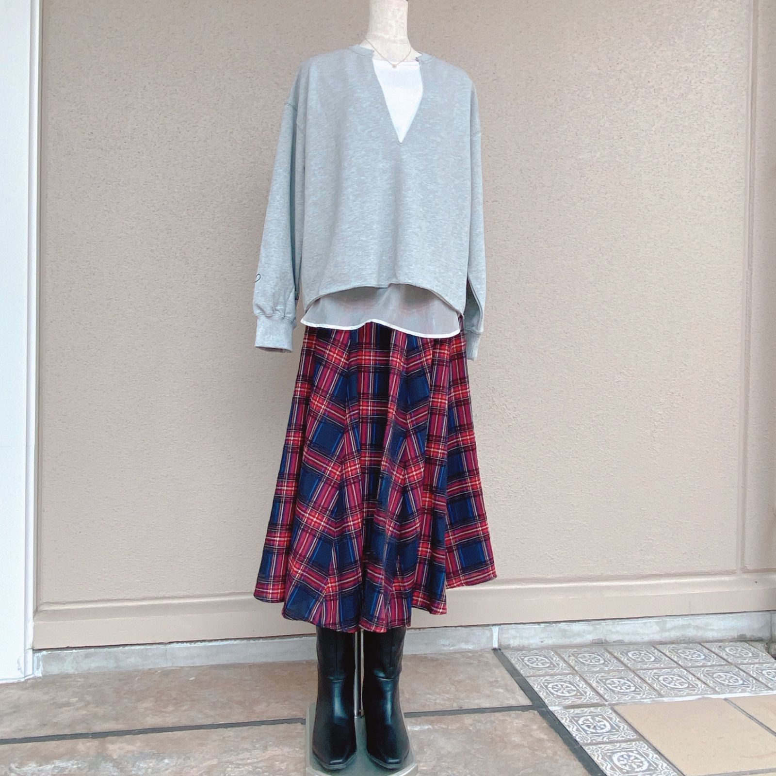 アンサンブルスウェット 深Vネック セット シアー 刺繍