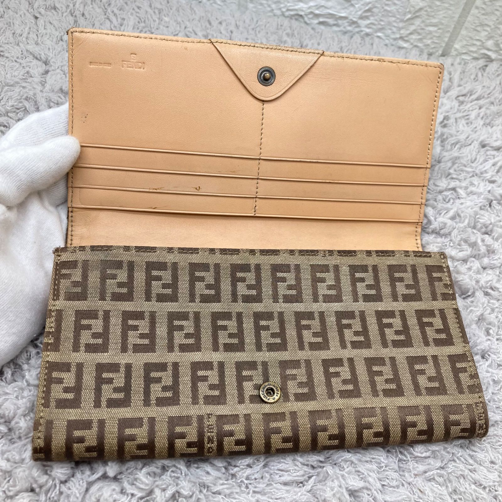 レディース Fendi ロゴ入り ブラウン 長財布