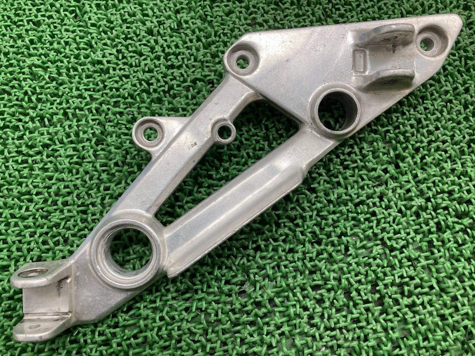 XJR400 XJR400R ステッププレート 右 4HM ヤマハ 純正 バイク 部品 93-00年 ホルダー ブラケット コケキズ無し 品薄 rH