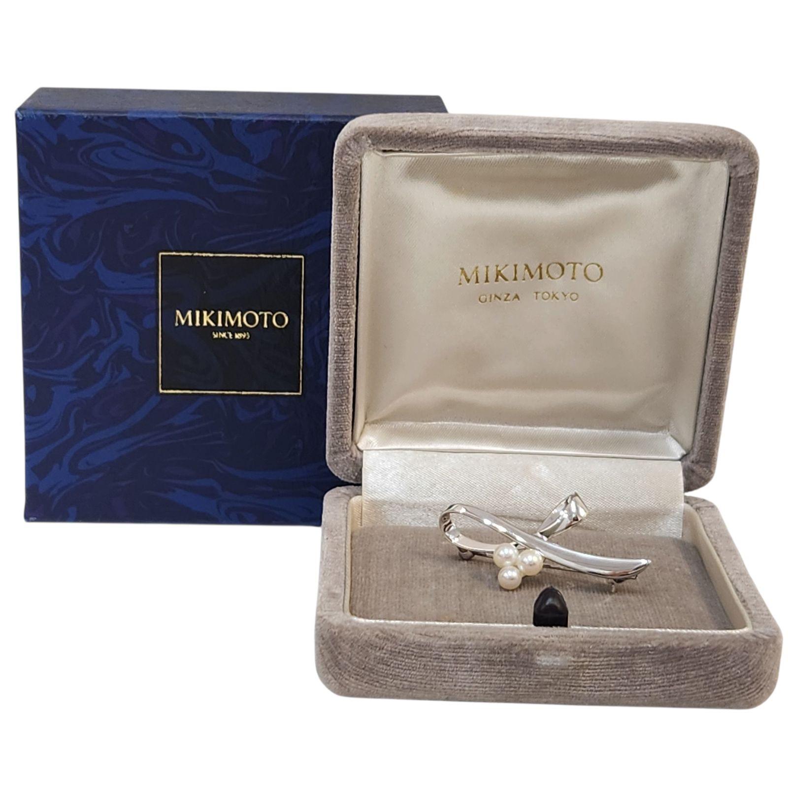 MIKIMOTO リボンモチーフ シルバー ブローチ MIKIMOTO リボンモチーフ シルバー ブローチ