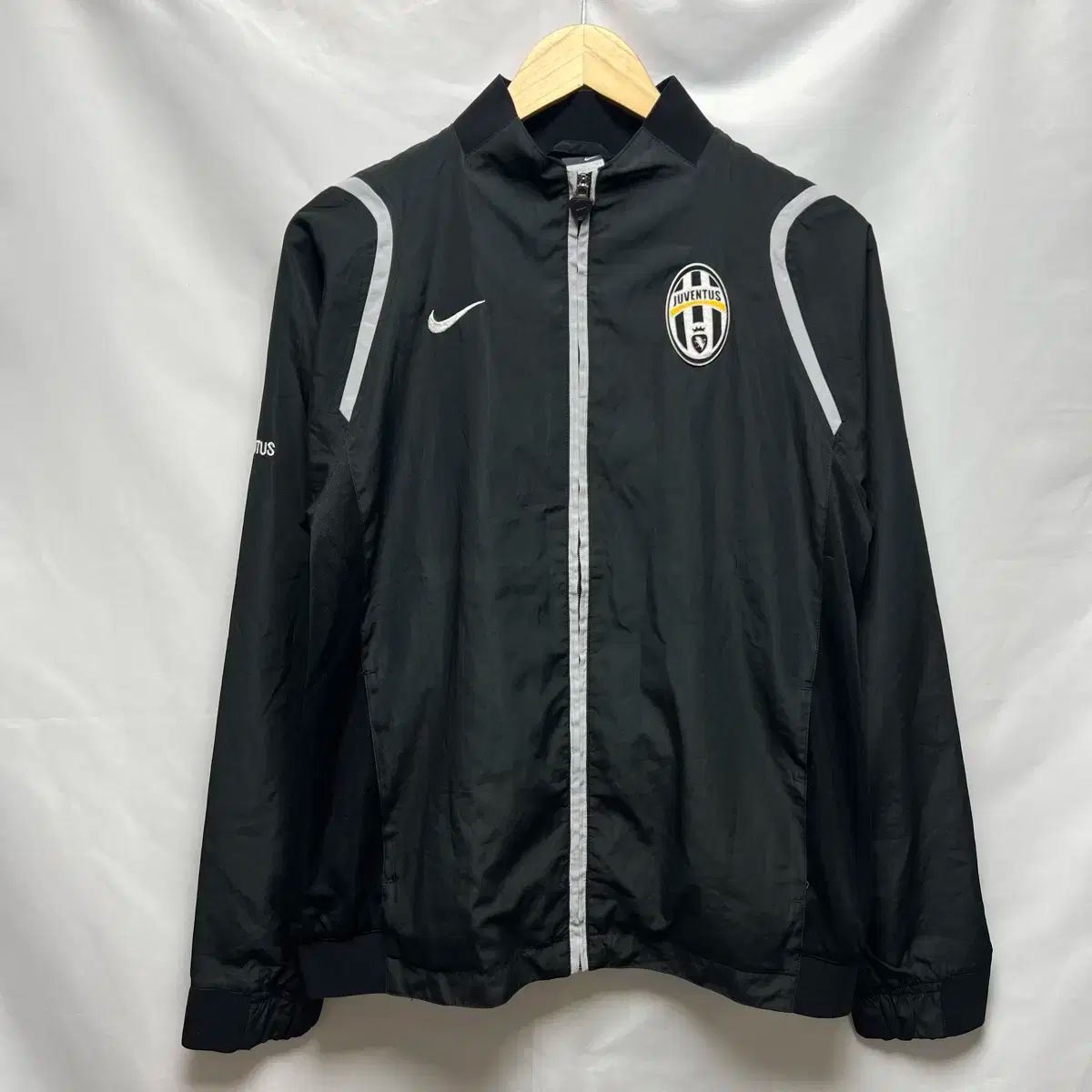 Nike ナイキ ユベントス ウィンドブレーカー 上下 黒 Ｌ Nike ナイキ ユベントス ウィンドブレーカー 上下 黒 L