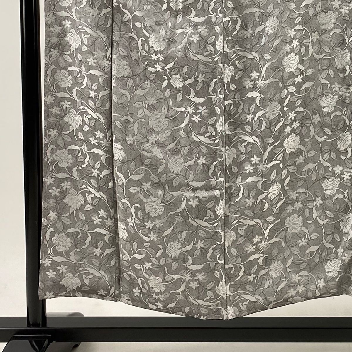 小紋 身丈153cm 裄丈68cm L 袷 前田仁仙 落款 花唐草 灰色 正絹