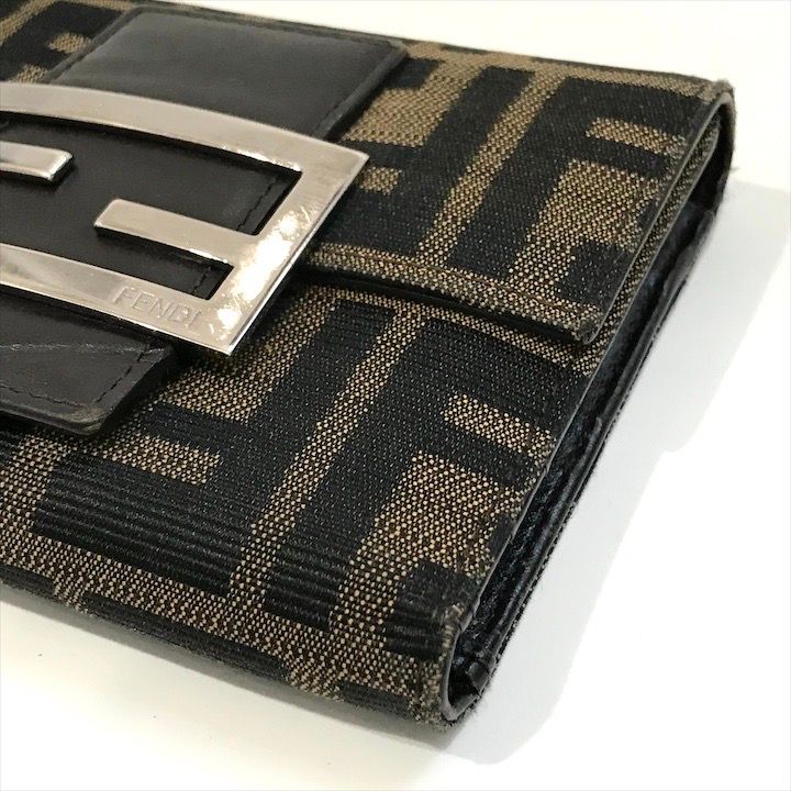 新品同様☆FENDI フェンディ 三つ折り財布 ズッカ FF キャンバス レザー 良品 FENDI フェンディ ズッカ 三つ折り 財布 コンパクト ウォレット