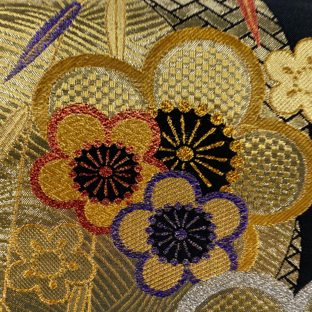 袋帯 秀品 梅 麻の葉 箔 金糸 黒 六通 正絹