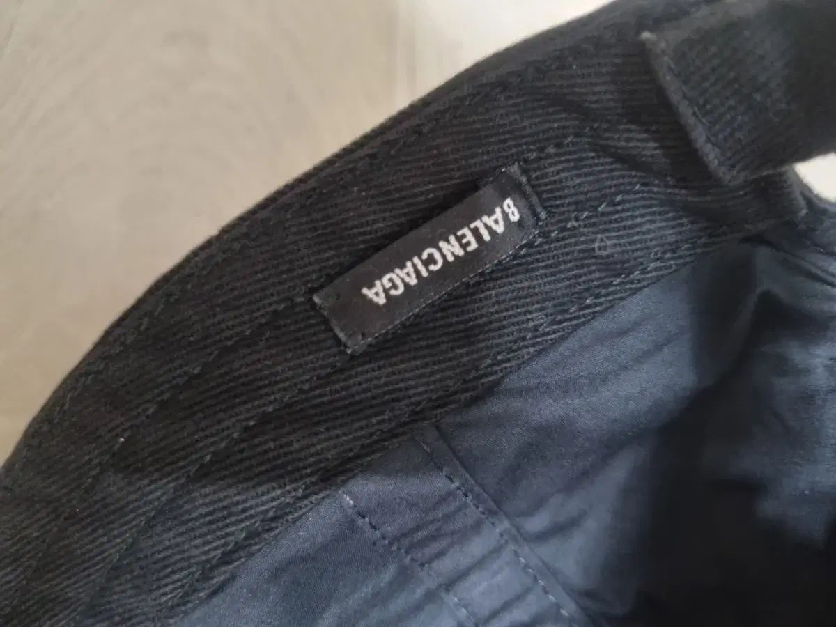 バレンシアガハットボールキャップウェーブロゴ 59L