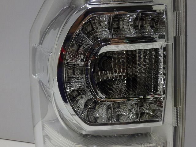 70 後期 ヴォクシー 煌 右 テールレンズ