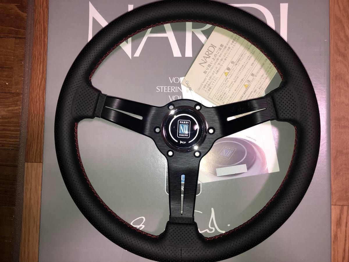 送料無料　ナルディ　NARDI ラリー330　Ｎ753 パンチングレザー レッドステッチ　新品未使用 正規品　在庫有り