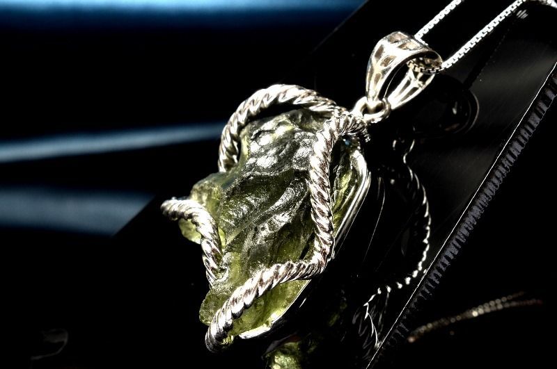 １点物 AA シルバー925 モルダバイト 22x17mm 原石 ペンダントトップ パワーストーン 天然石 _PC6484