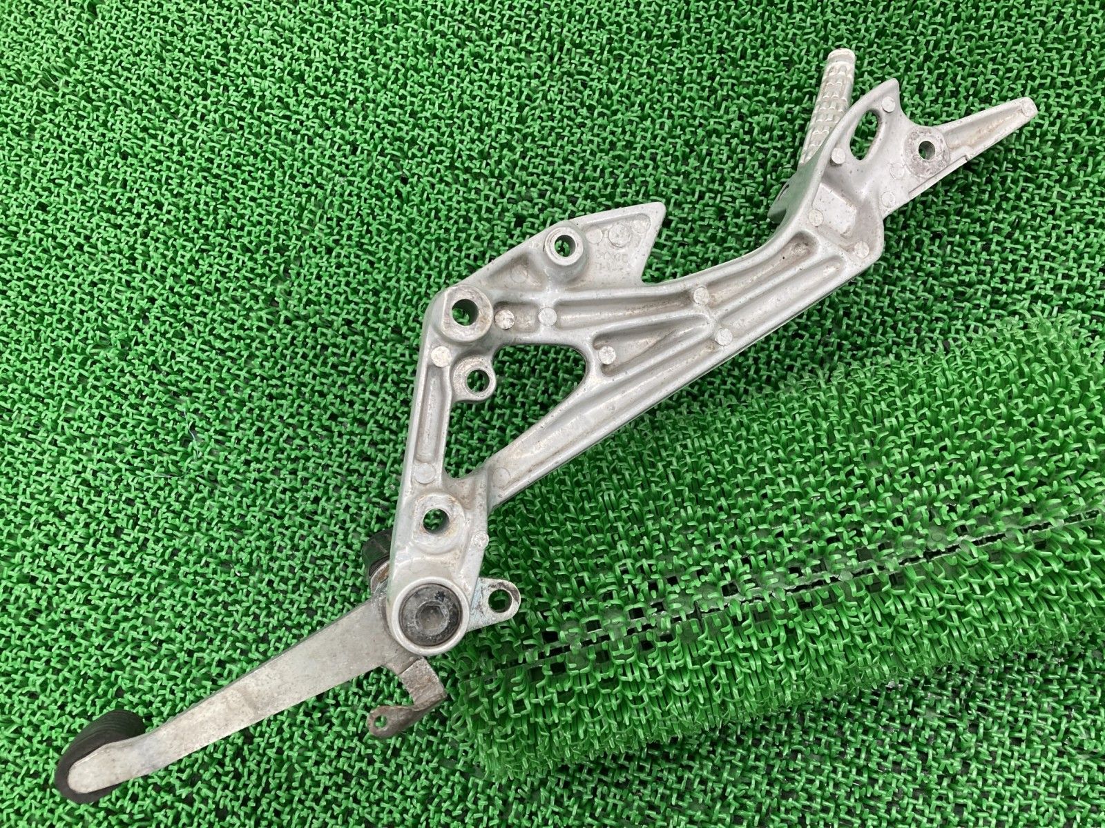 ジール ステップ 右 3YX ヤマハ 純正 バイク 部品 ZEAL ペグ ブレーキ